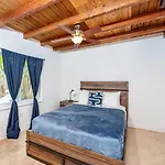 Miami 4 Bedroom Pool House Near Miami International Airport
