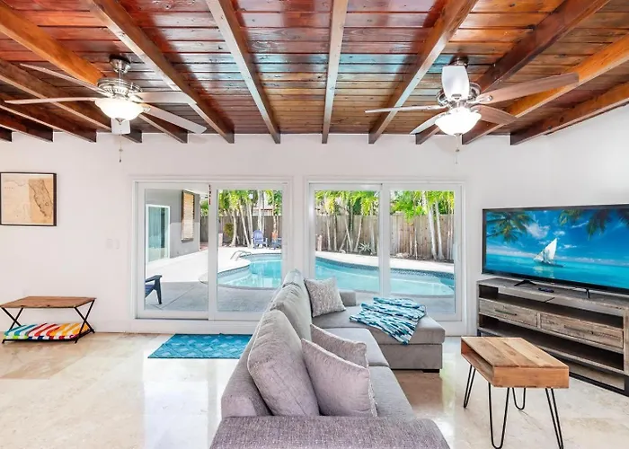 Miami 4 Bedroom Pool House Near Miami International Airport